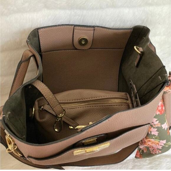 BRAND NEW”STEVE MADDEN BTHAI Taupe Hobo 3 Pcs. W/ Scarf - Picture 9 of 12